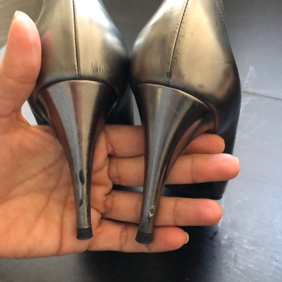 Louis Vuitton Frivolous Pump - Picture 4 of 10